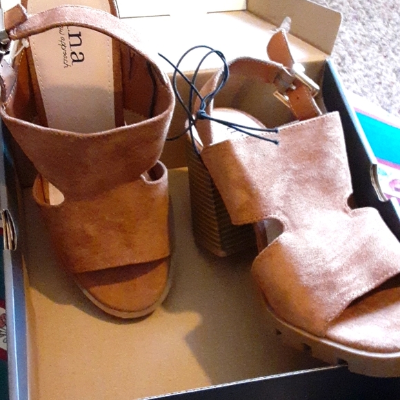 NWT Ana Cognac  Sandels - Picture 2 of 9